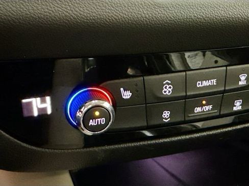 Used 2020 Buick Enclave Essence image 20