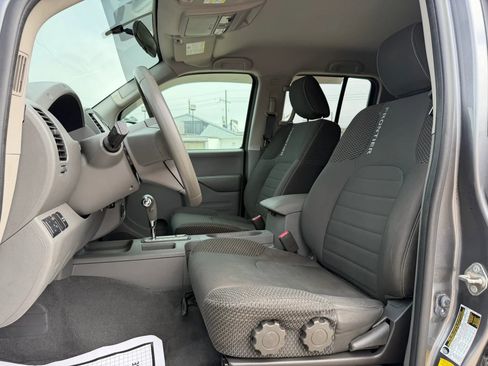 Used 2019 Nissan Frontier Desert Runner image 11