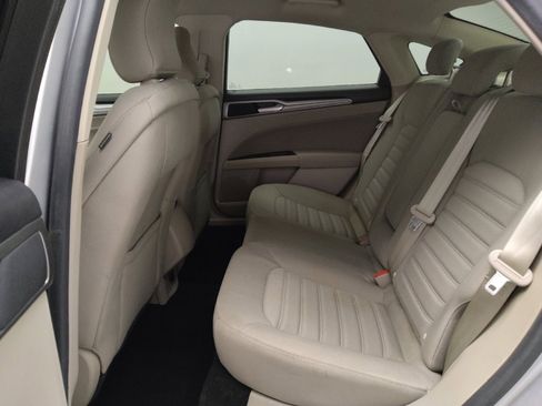 Used 2018 Ford Fusion SE image 18