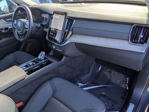 Used 2025 Volvo XC90 B6 Plus image 32