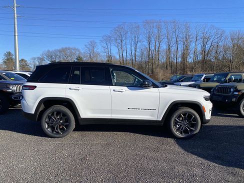 New 2025 Jeep Grand Cherokee Limited image 2