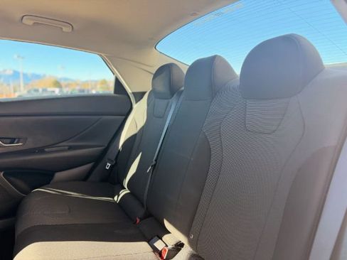 Used 2023 Hyundai Elantra SE w/ Winter Weather Package image 16