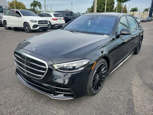 Certified 2025 Mercedes-Benz S 580 4MATIC Sedan image 2