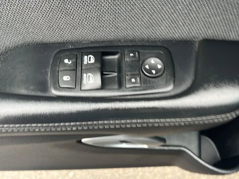 Used 2015 Dodge Challenger SXT image 13