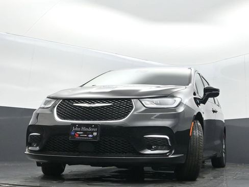 Certified 2024 Chrysler Pacifica Select image 30