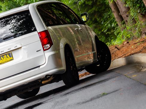 Used 2020 Dodge Grand Caravan GT FWD image 24