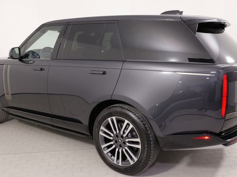 Used 2023 Land Rover Range Rover SE image 12