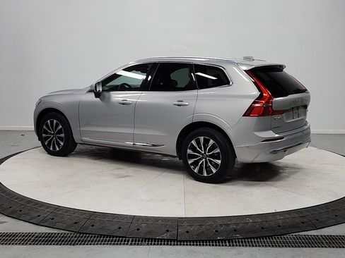 Used 2023 Volvo XC60 B5 Plus image 5