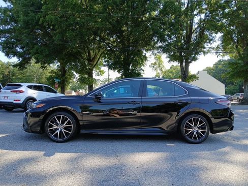 Used 2024 Toyota Camry SE w/ Convenience Package FWD image 1