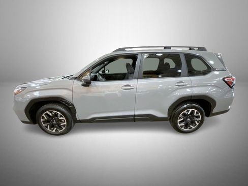Used 2025 Subaru Forester Premium image 8