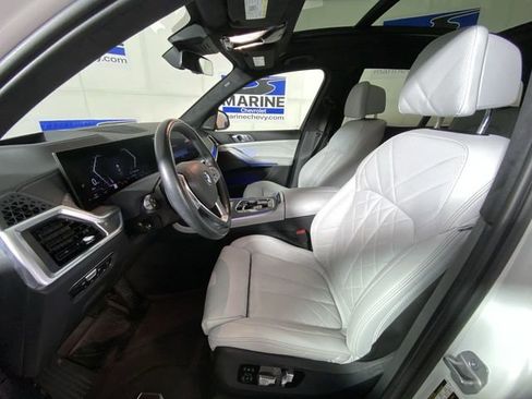 Used 2023 BMW X7 xDrive40i w/ Premium Package image 25