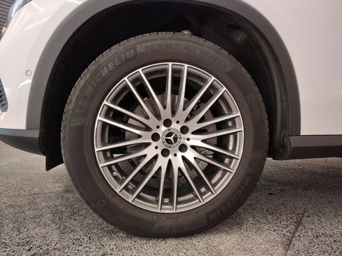 Used 2025 Mercedes-Benz GLC 300 image 12