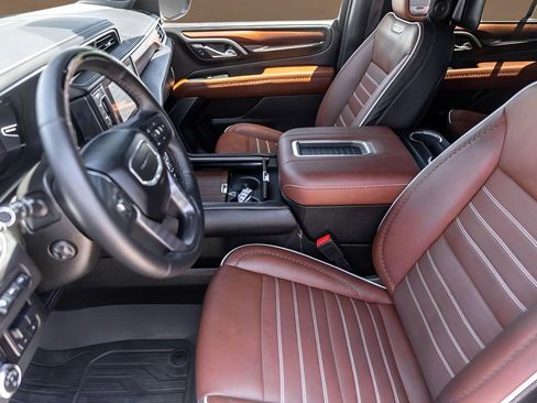 Used 2023 GMC Yukon Denali Ultimate w/ LPO, Floor Liner Package AWD/4WD image 9