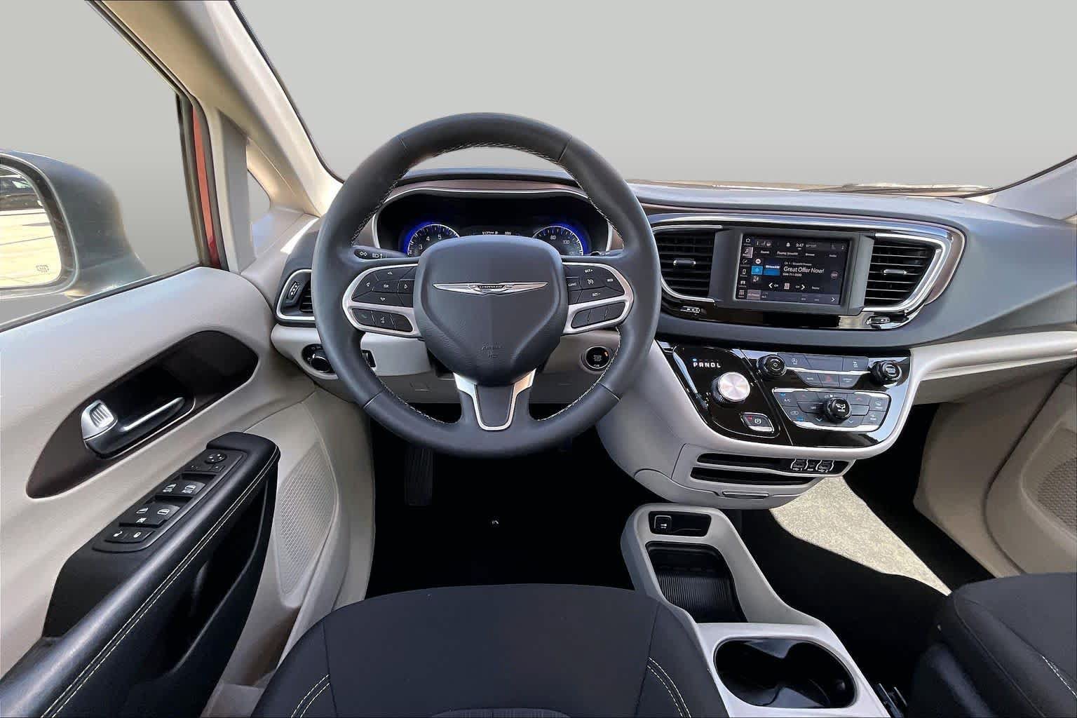 Used 2023 Chrysler Voyager LX FWD image 6