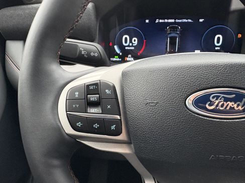 Used 2025 Ford Explorer Active AWD/4WD image 10