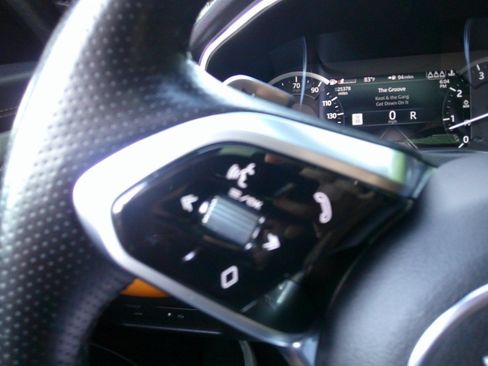 Used 2023 Jaguar XF R-Dynamic SE AWD/4WD image 38