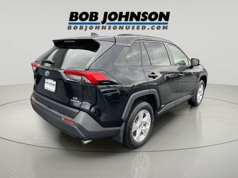 Used 2019 Toyota RAV4 LE AWD/4WD image 3