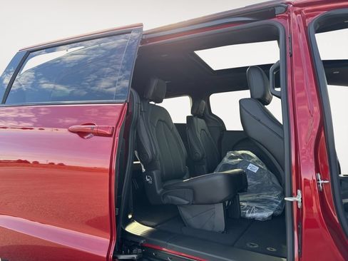 New 2026 Chrysler Pacifica Select w/ S Appearance Package FWD image 38