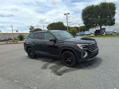 Used 2025 Volkswagen Atlas SE w/ Black Wheel Package