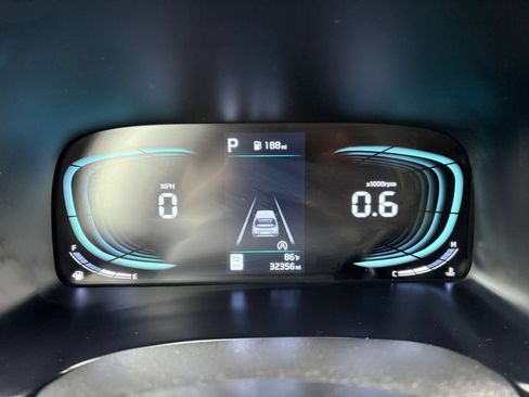 Used 2025 Kia Soul LX w/ LX Technology Package FWD image 38