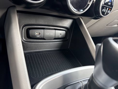 Certified 2023 Hyundai Venue SEL FWD image 30