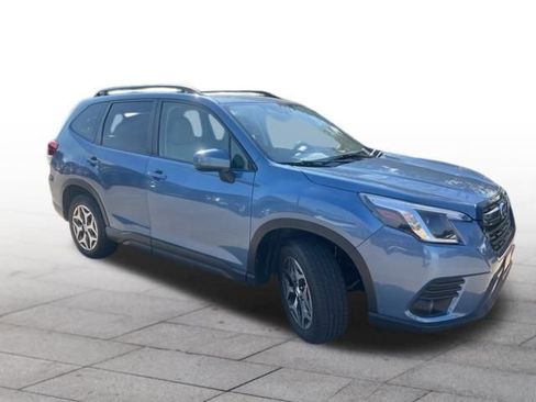 Used 2023 Subaru Forester Premium image 1