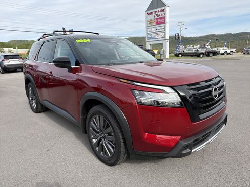 Used 2024 Nissan Pathfinder SL w/ SL Premium Package AWD/4WD image 3