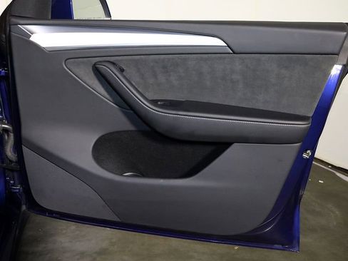 Used 2024 Tesla Model Y Performance image 30