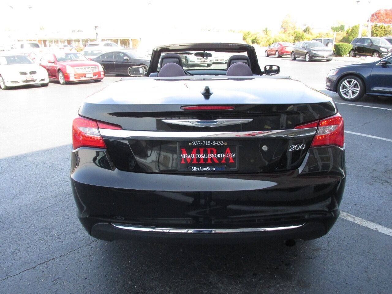 Used 2013 Chrysler 200 Touring FWD image 4