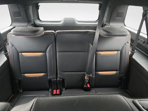 Used 2022 GMC Yukon XL AT4 w/ Technology Package AWD/4WD image 12