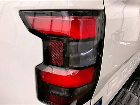 Used 2024 Nissan Frontier SV w/ SV Convenience Package image 28