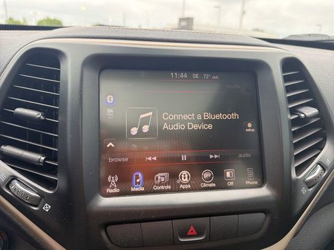 Used 2015 Jeep Cherokee Latitude w/ Comfort/Convenience Group FWD image 18