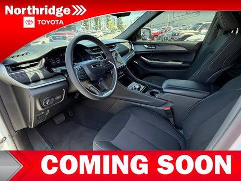 Used 2024 Jeep Grand Cherokee Laredo X RWD image 5