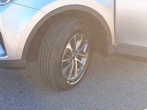 Used 2018 Toyota RAV4 LE image 29