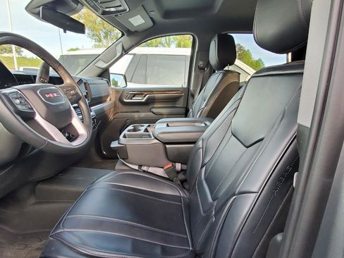 Used 2024 GMC Sierra 1500 Elevation image 3