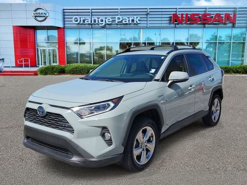 Used 2021 Toyota RAV4 XLE Premium image 4