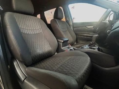 Used 2019 Nissan Rogue S image 9