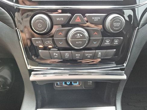 Used 2020 Jeep Grand Cherokee Altitude RWD image 20