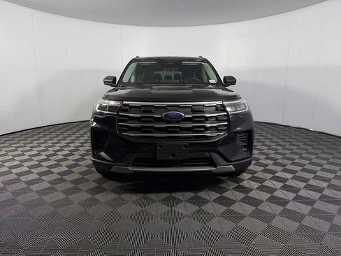 Used 2025 Ford Explorer Active RWD image 3