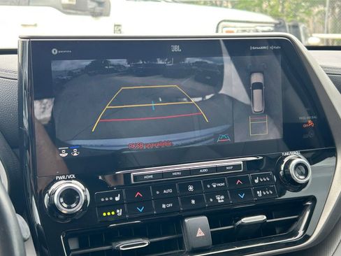 Used 2022 Toyota Highlander Limited image 38