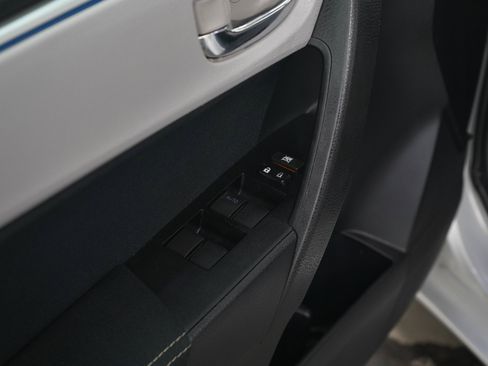 Used 2015 Toyota Corolla LE FWD image 19
