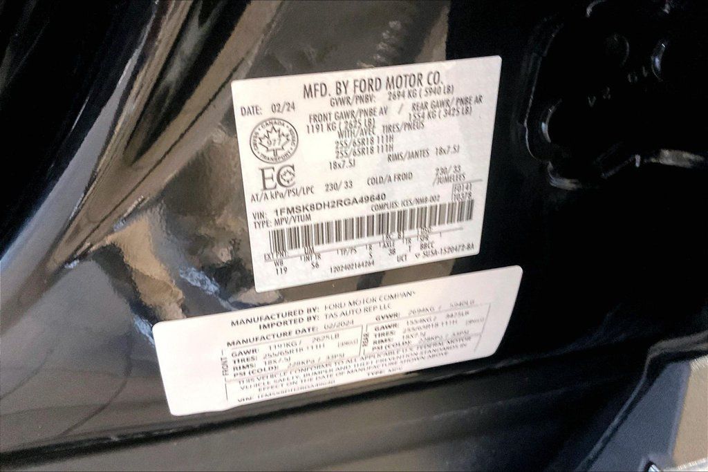 Used 2024 Ford Explorer XLT AWD/4WD image 37