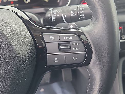 Used 2024 Honda Pilot Touring image 27