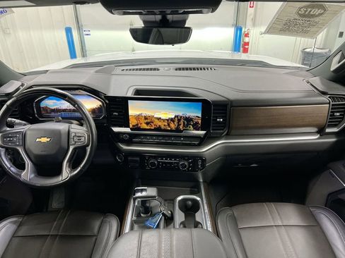 Used 2025 Chevrolet Silverado 1500 High Country w/ Technology Package AWD/4WD image 10