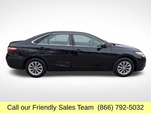 Used 2016 Toyota Camry LE image 7