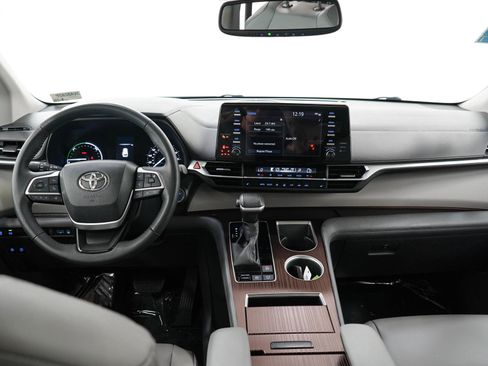 Used 2022 Toyota Sienna XLE AWD/4WD image 15