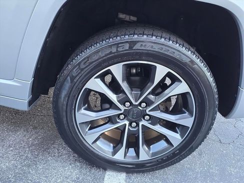 Used 2023 Jeep Grand Cherokee Overland image 8