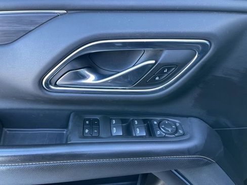 Used 2022 GMC Yukon XL SLT w/ SLT Premium Package image 17