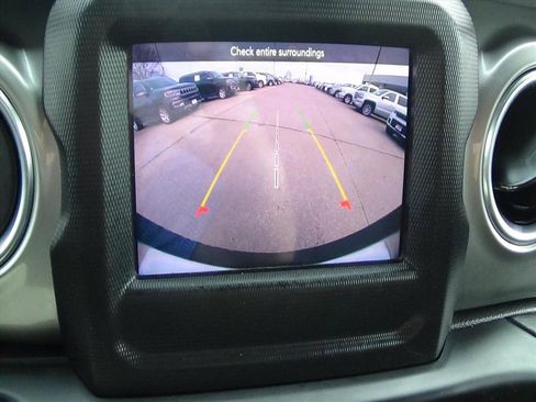 Used 2021 Jeep Wrangler Unlimited Sahara image 25