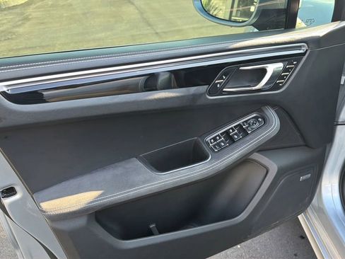 Used 2017 Porsche Macan GTS AWD/4WD image 9